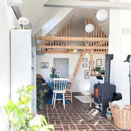 펜션 Historic House With Fjord View On Veno *